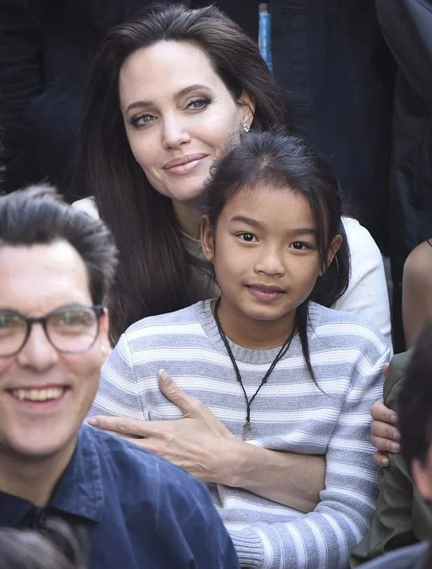 Angelina Jolie xác nhận quay lại trở lại màn ảnh với Maleficent 2 Angelina Jolie xác nhận quay lại trở lại màn ảnh với Maleficent 2
