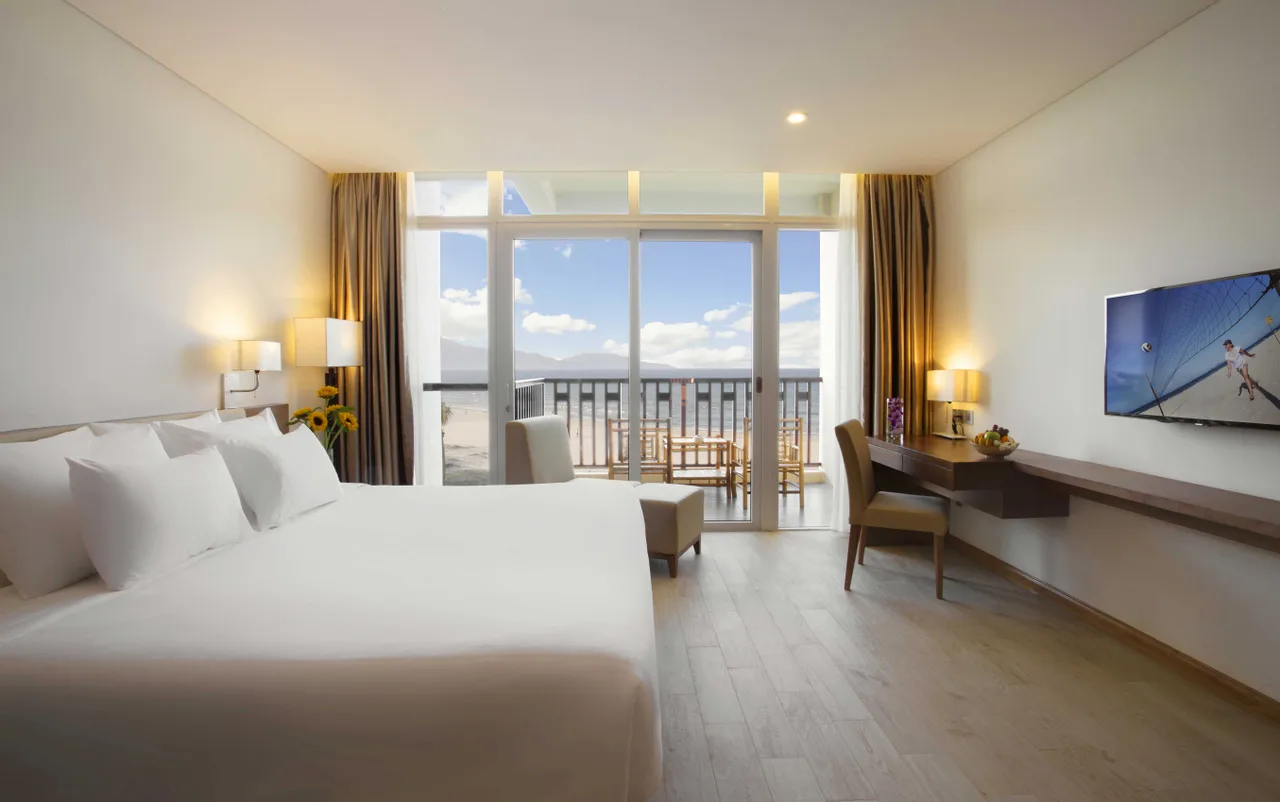 Centara Sandy Beach Resort Danang 1