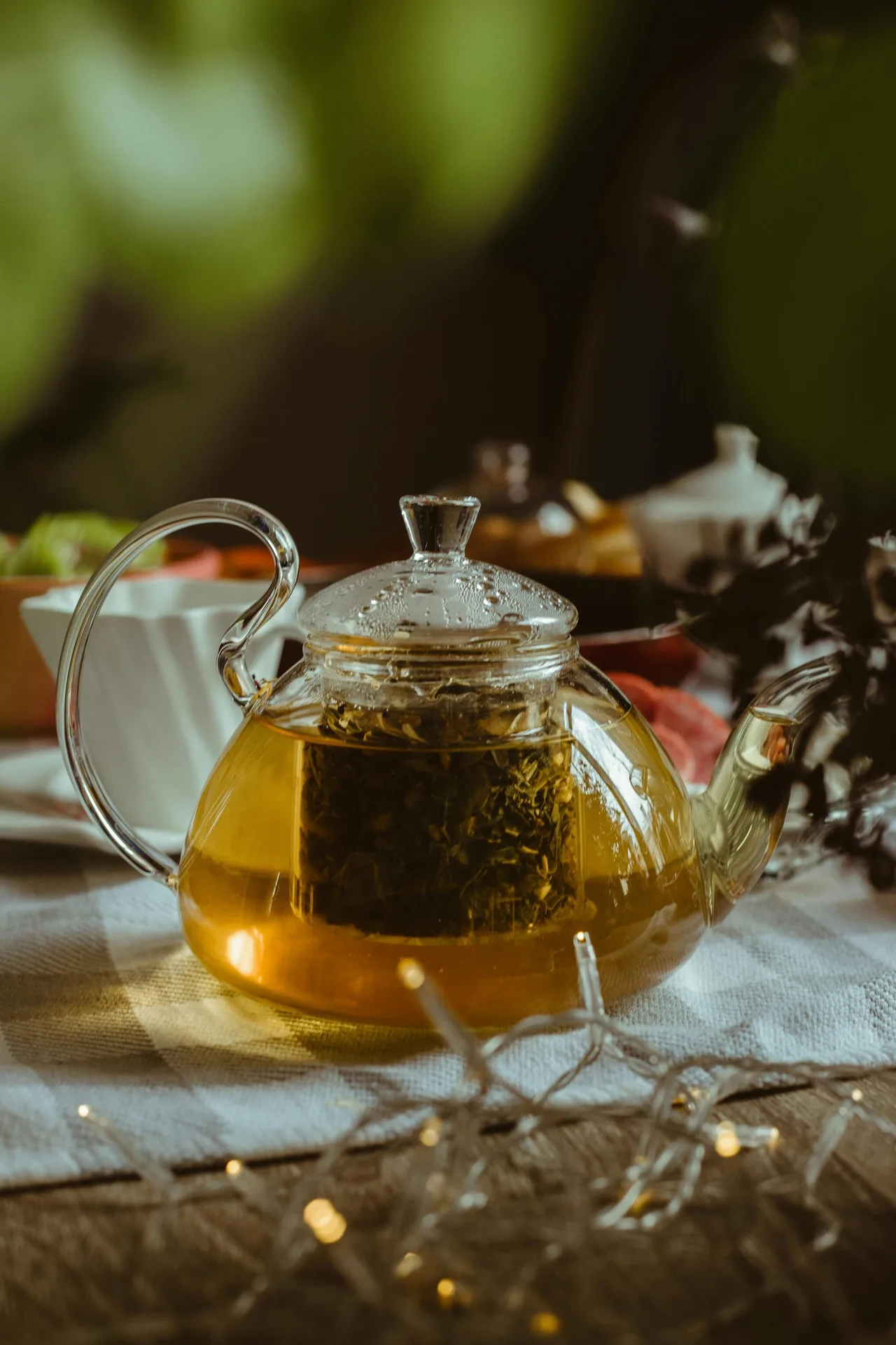 bình trà xanh ấm và thanh lọc