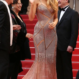 Thời trang bầu của Blake Lively