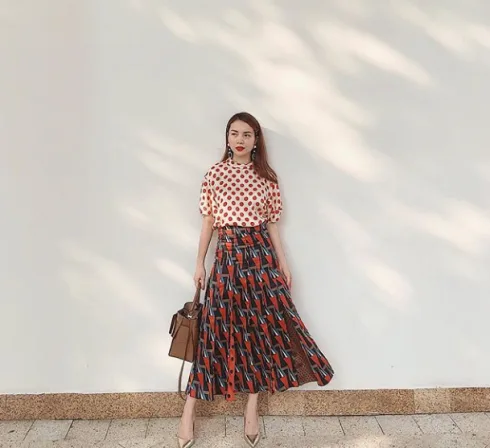 Các fashionista Việt mặc gì để nổi bật trong street style xuống phố tháng 2 Các fashionista Việt mặc gì để nổi bật trong street style xuống phố tháng 2