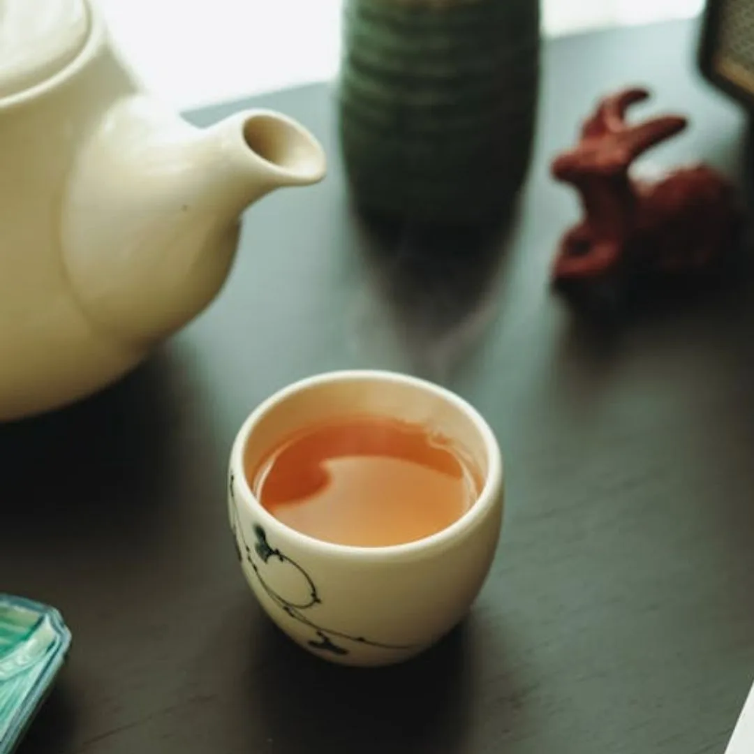 bình sứ và tách