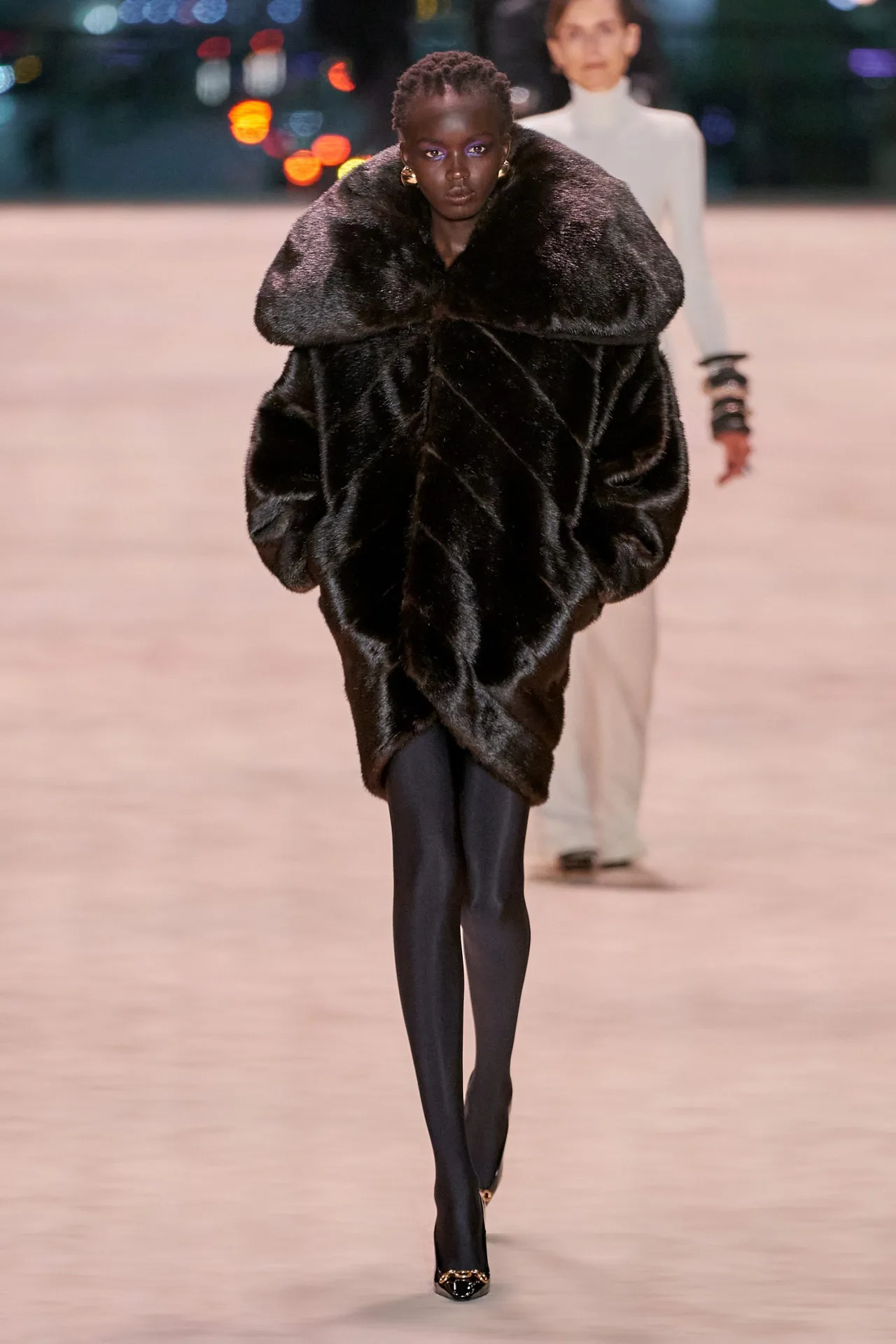 Saint Laurent ready-to-wear mùa Đông 2022 Look 37