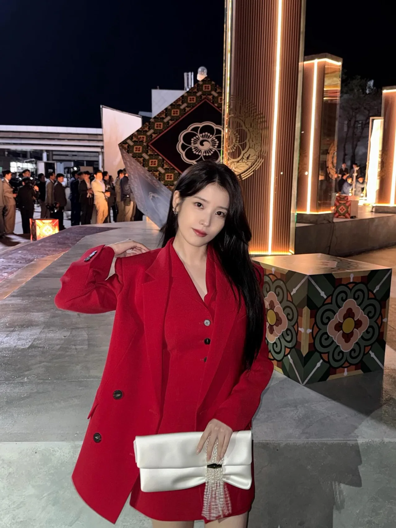 ELLE-PHONG-CACH-THOI-TRANG-IU-PERFECT-CROWN-PHIM00001