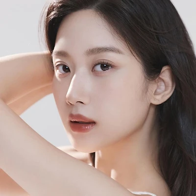 Hình ảnh nữ diễn viên Hàn Quốc Moon Ga-young để minh họa cho hàng rào bảo vệ da khỏe.