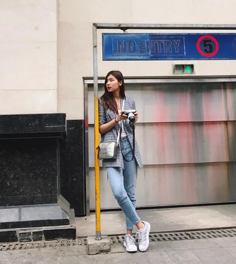 Các fashionista Việt mặc gì để nổi bật trong street style xuống phố tháng 2 Các fashionista Việt mặc gì để nổi bật trong street style xuống phố tháng 2