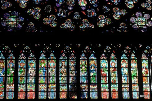 Du lịch Pháp - Châu Âu thu nhỏ trong lòng nước Pháp - Hệ thống kính màu bên trong nhà thờ Đức Bà Paris
