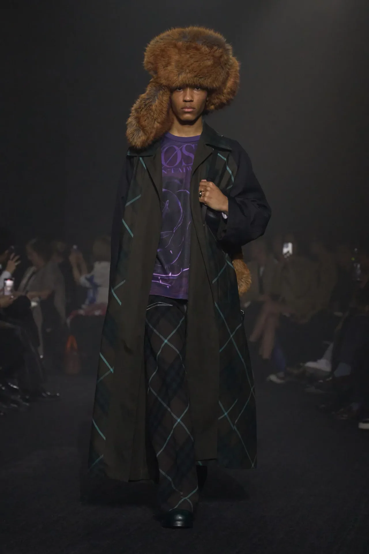 00004-burberry-fall-2023-ready-to-wear-credit-gorunway