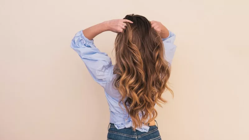 Công dụng của biotin đối với sự phát triển của mái tóc. biotin-co-gai-vuot-toc