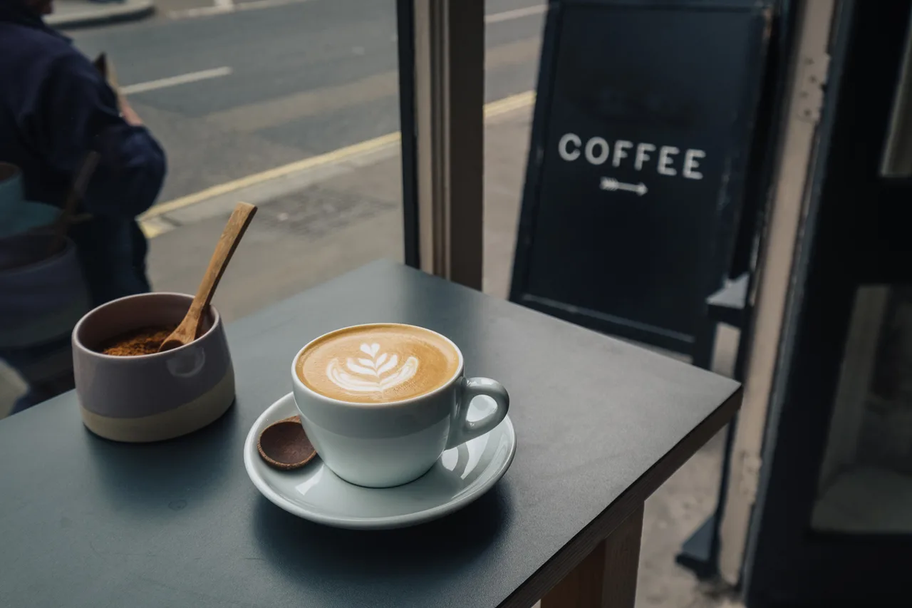 cà phê ở thành phố london buổi sáng