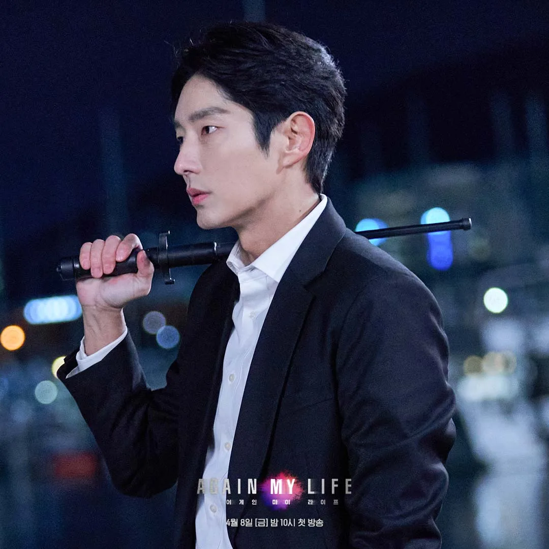 lee joon gi mặc vest đen