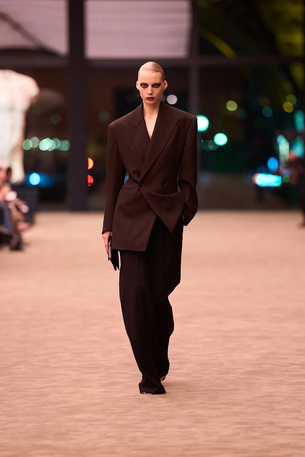 BST Saint Laurent Thu-Đông 2026.