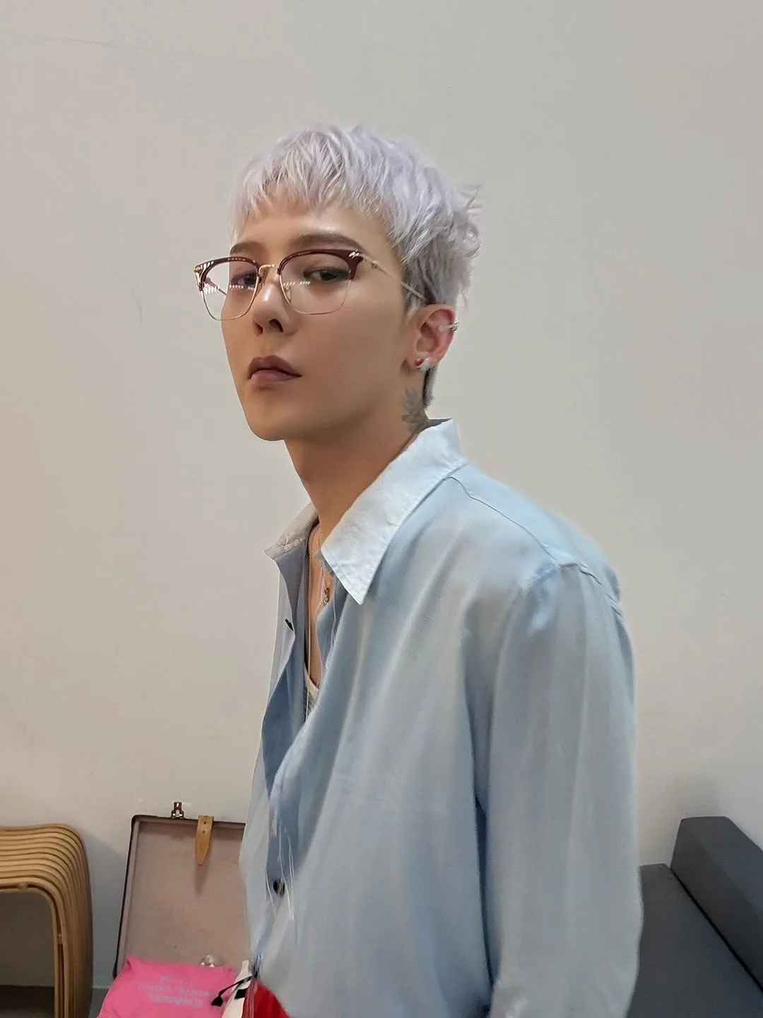 G-Dragon diện phong cách "geek-chic"