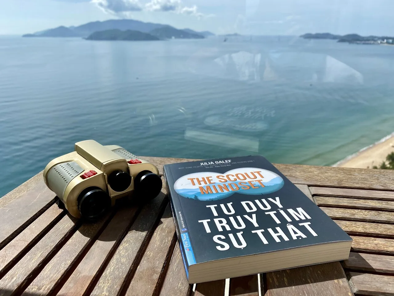 cuốn sách tư duy truy tìm sự thật bên biển