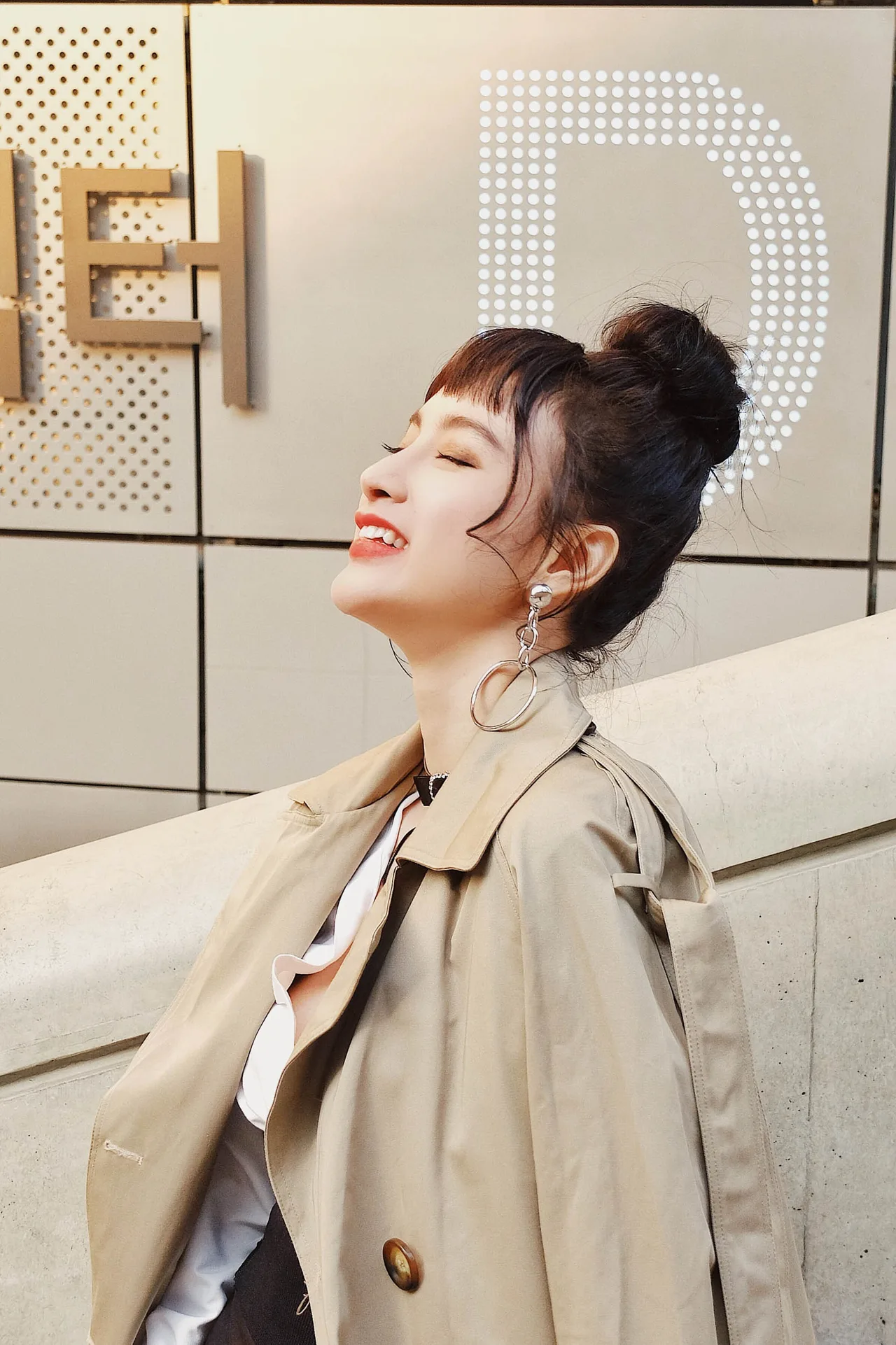Angela-Phuong-Trinh-Ao-so-mi-IT-Girl-Coat-Dang-Hai-Yen-1