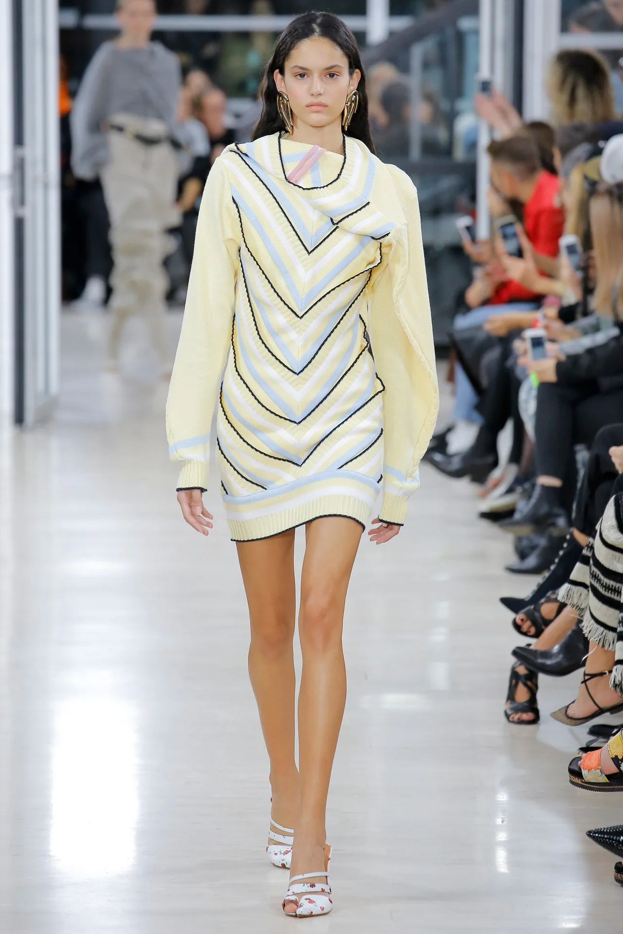 Paris Fashion Week Spring 2018 Y/Project: Sự sáng tạo không ngừng nghỉ