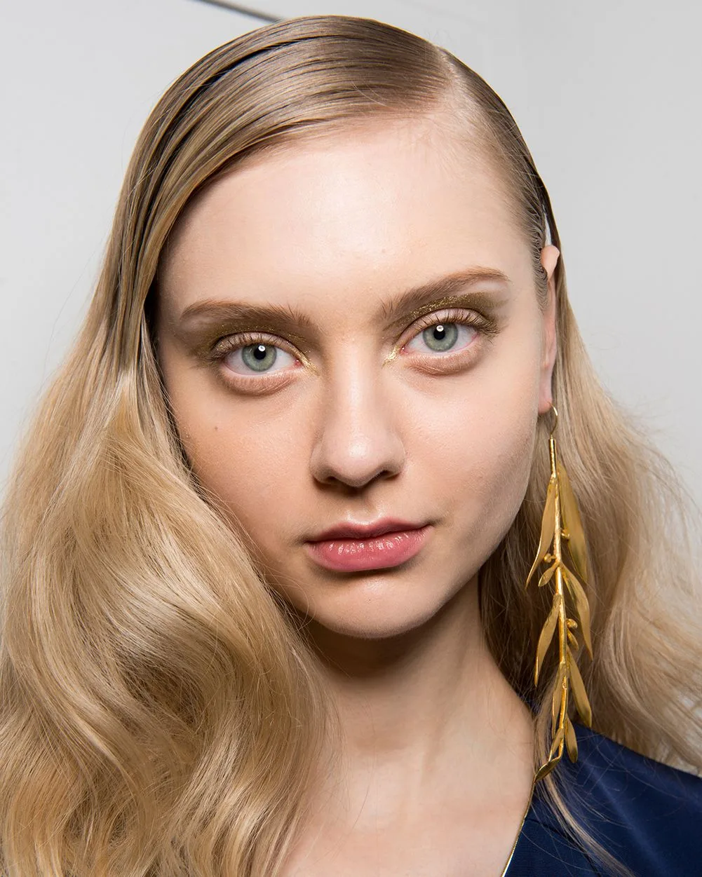 kiểu tóc dự tiệc thanh lịch Alexis Mabille AW17 kiểu tóc dự tiệc thanh lịch Alexis Mabille AW17