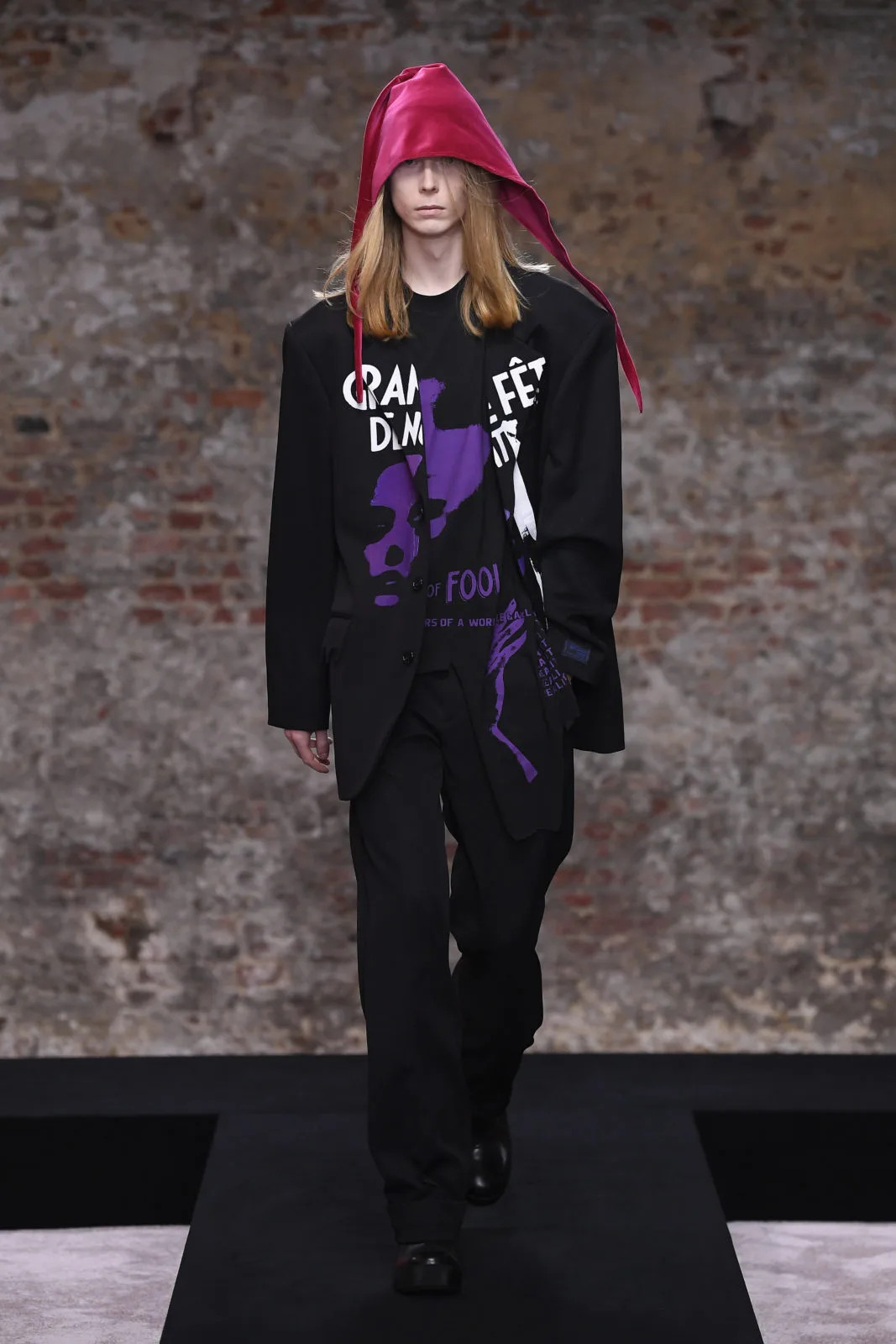 Look 36 trong BST Thu Đông của Raf Simons