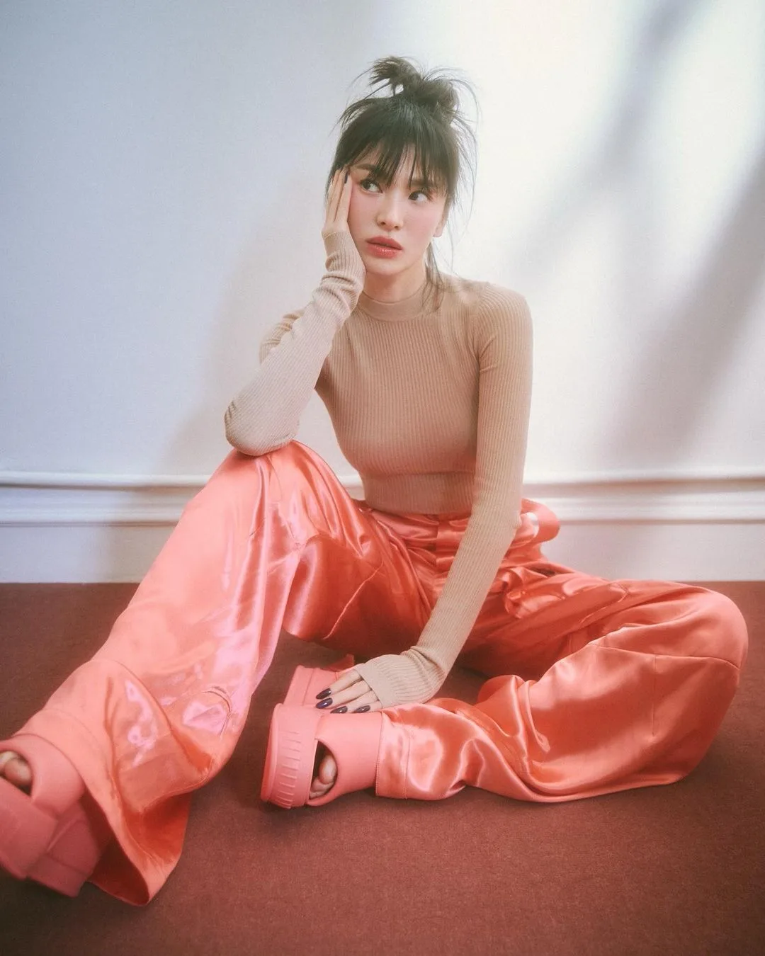 song hye kyo the glory mặc màu hồng salmon