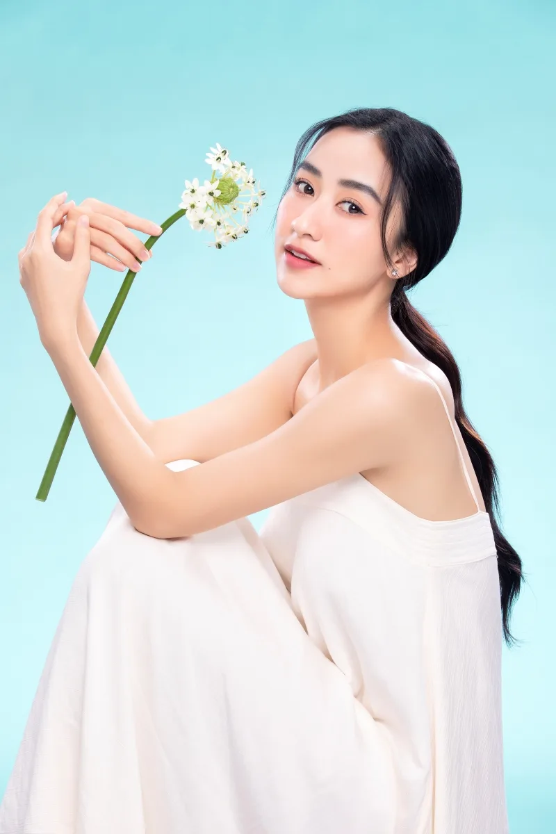 á hậu hà thu