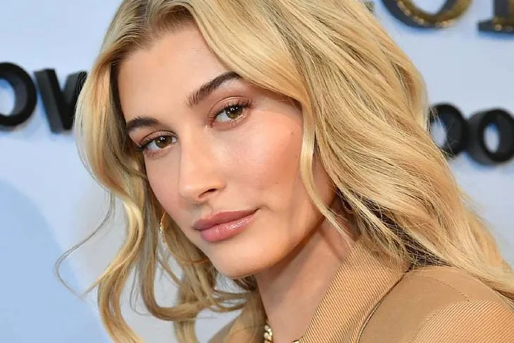 03 bí quyết dưỡng da giữ dáng của nàng thơ hailey bieber 03 bí quyết dưỡng da giữ dáng của nàng thơ hailey bieber
