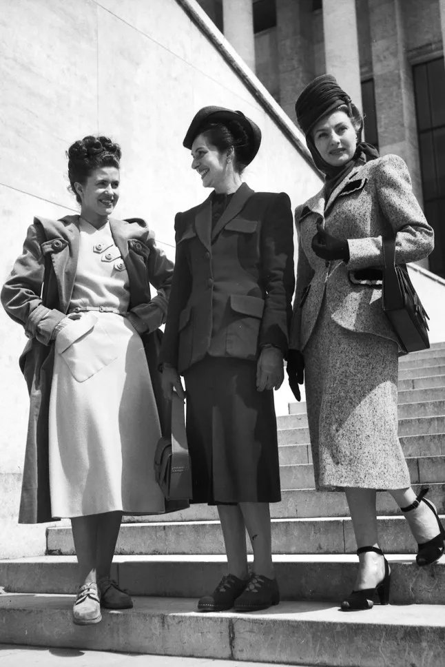 Các quý cô Paris chưa bao giờ là các quý cô lỗi mốt, 1947.