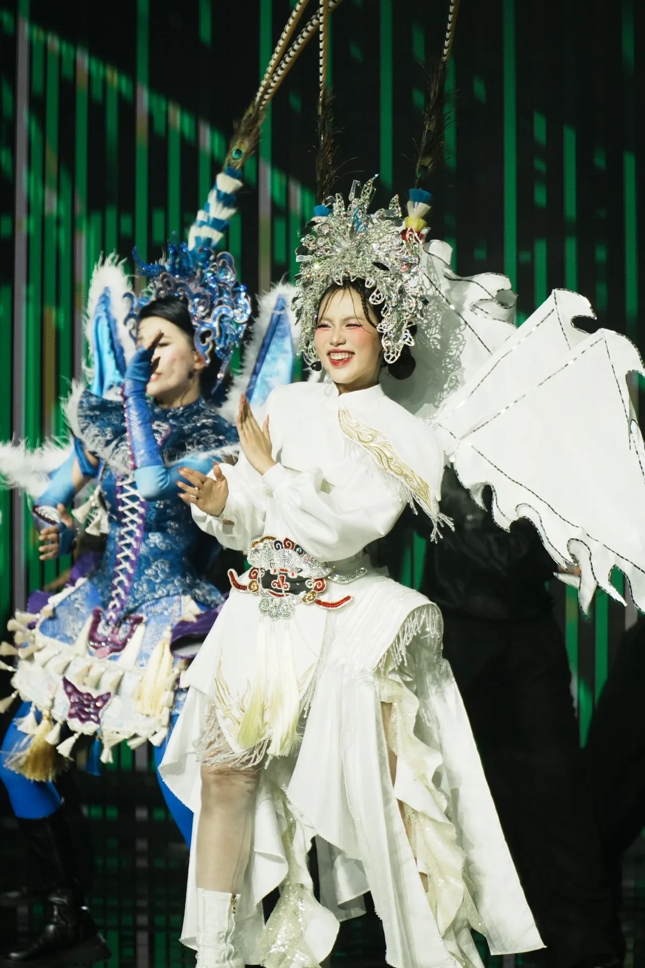 thời trang Phương Mỹ Chi sân khấu Hề