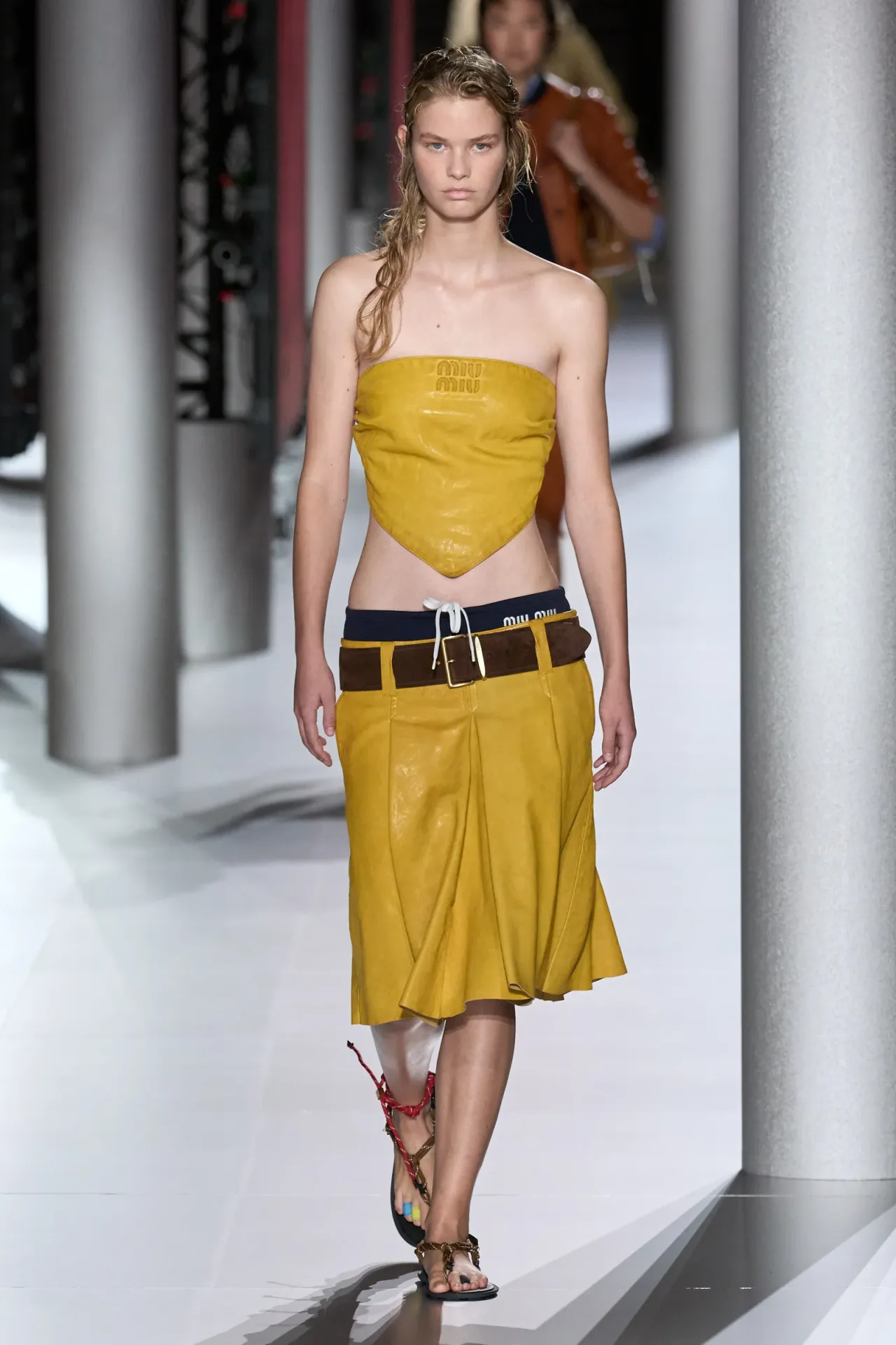 Thiết kế Y2K Miu Miu