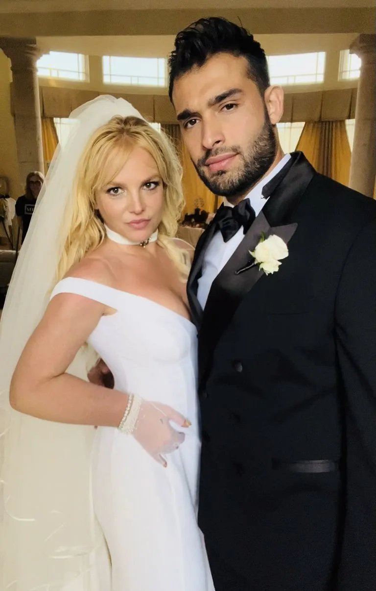phụ kiện cưới của Britney Spears