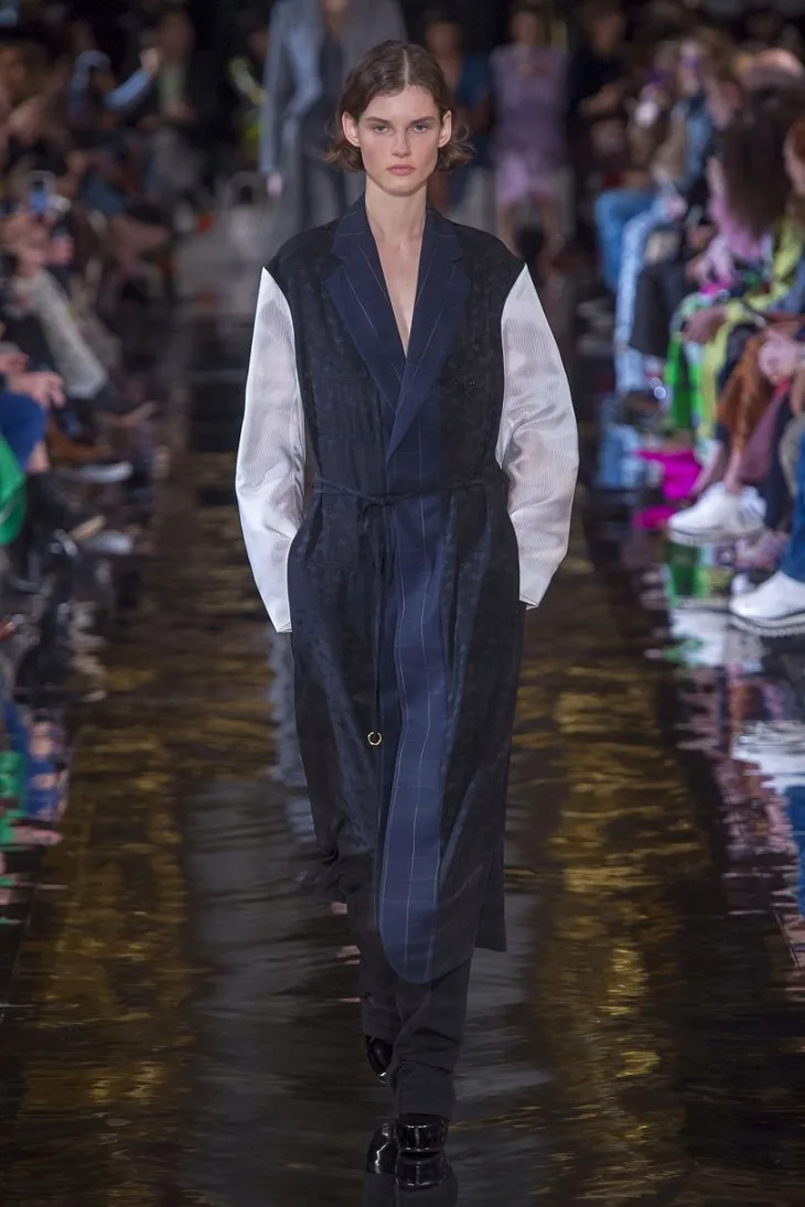 ELLE Viet Nam - Tai sao hanh dong tu mua lai thuong hieu cua Stella McCartney duoc xem la dau an khai hoang (2) ELLE Viet Nam - Tai sao hanh dong tu mua lai thuong hieu cua Stella McCartney duoc xem la dau an khai hoang (2)