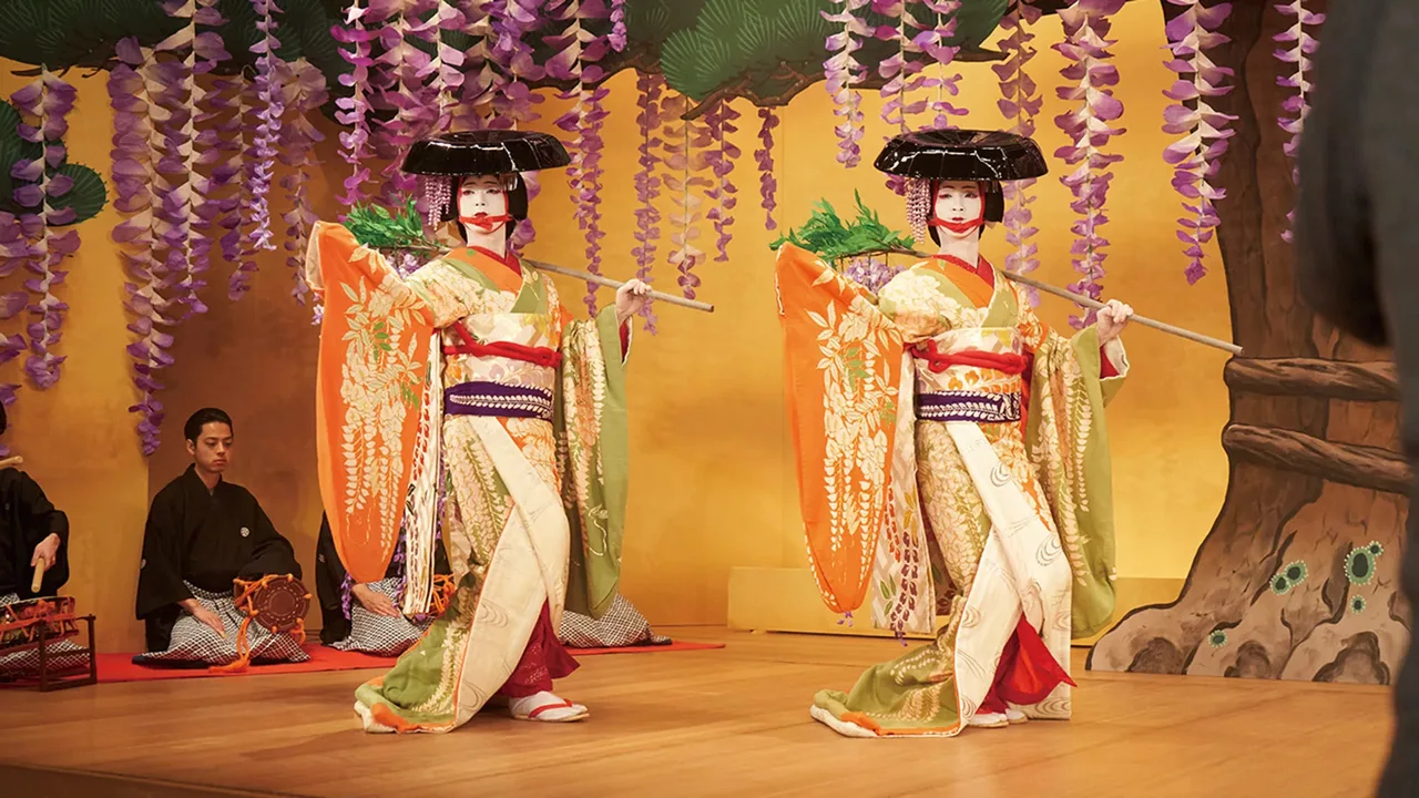 Phim Kokuho ấn tượng với những cú máy dài chuyển động chậm rãi.