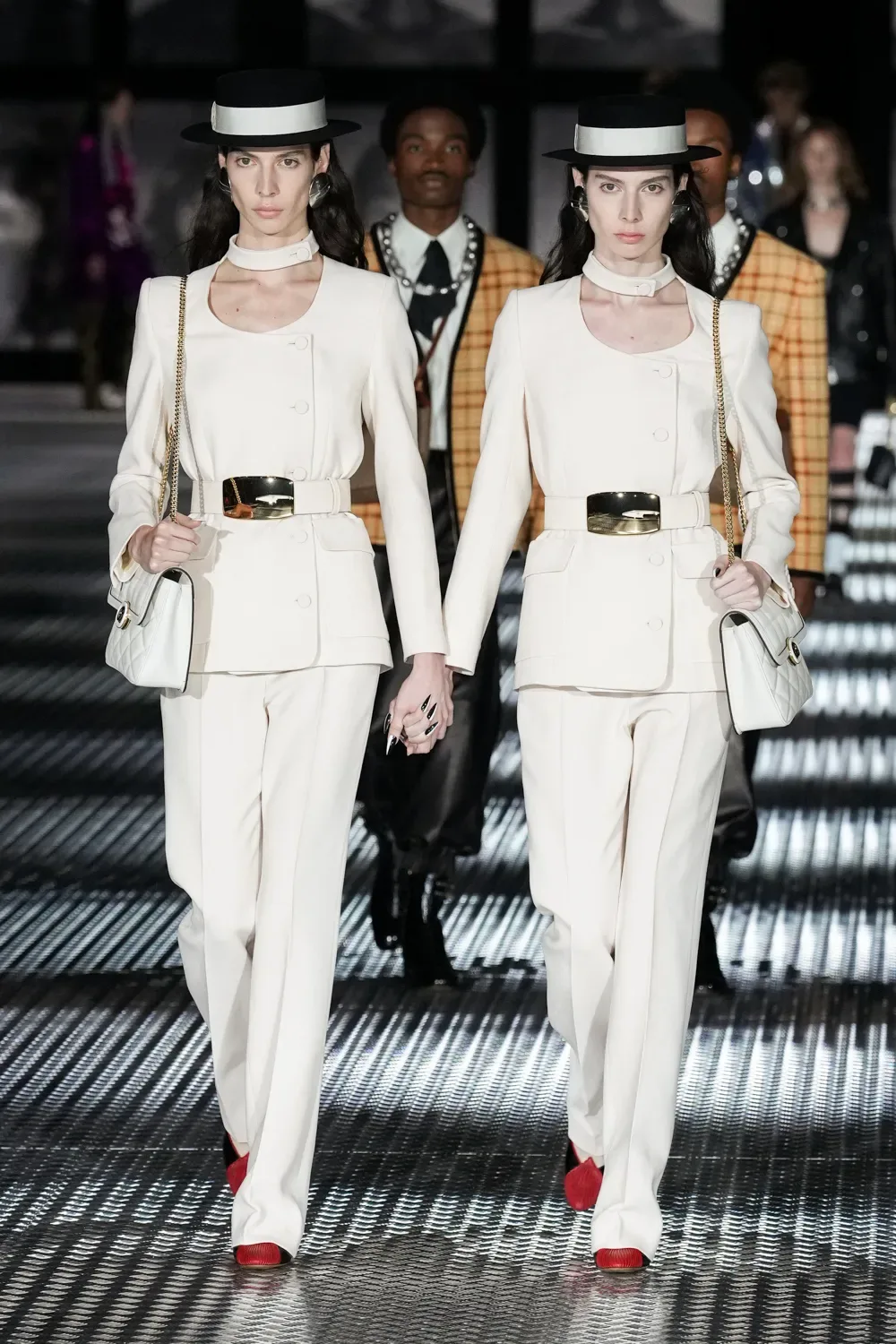 GG xuân hè 2023 look 4