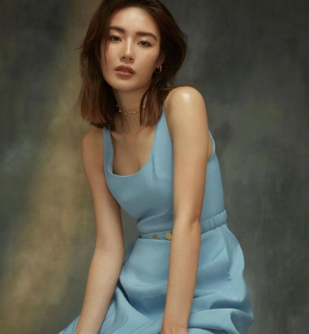 Linn là nữ diễn viên đa tài, hoạt động ở nhiều lĩnh vực từ phim ảnh đến truyền thông.