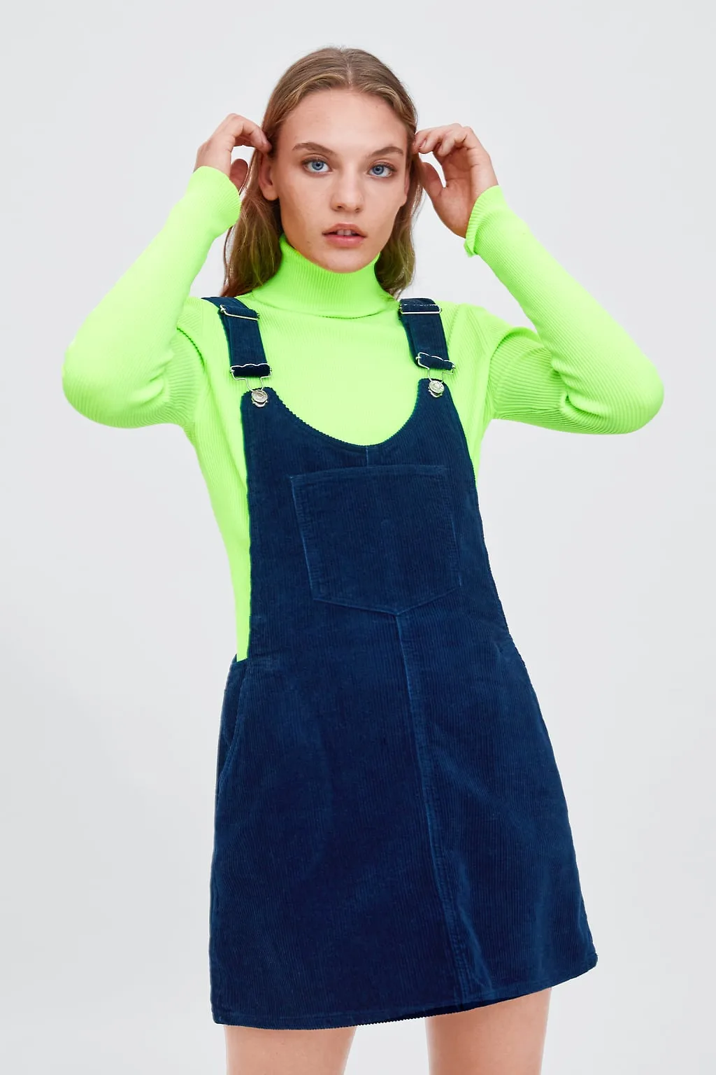 elle việt nam đầm yếm zara 2