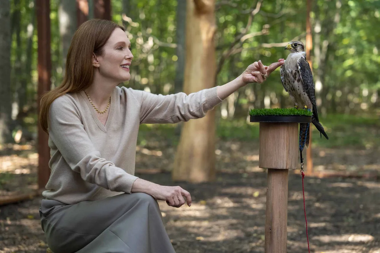 Julianne Moore as Michaela in Sirens elle