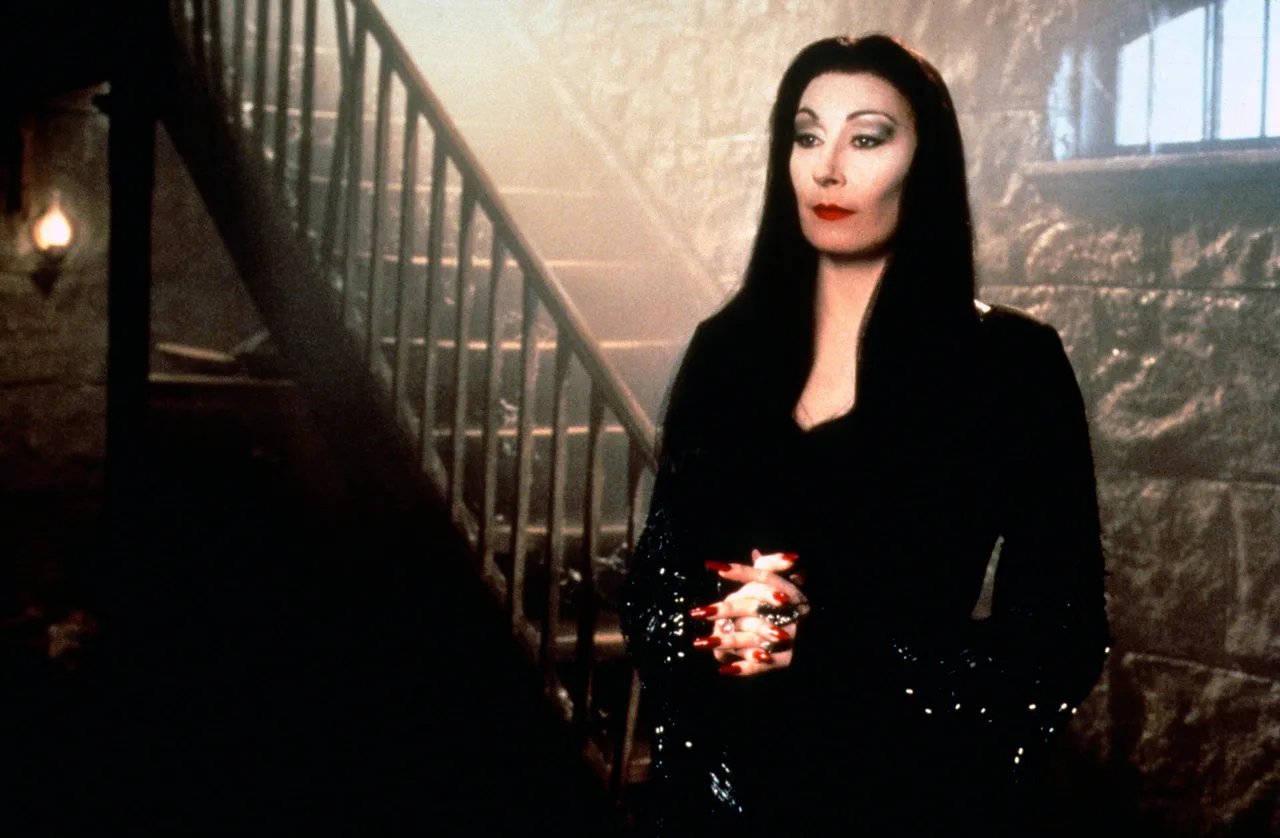 nhân vật Mortica Addams