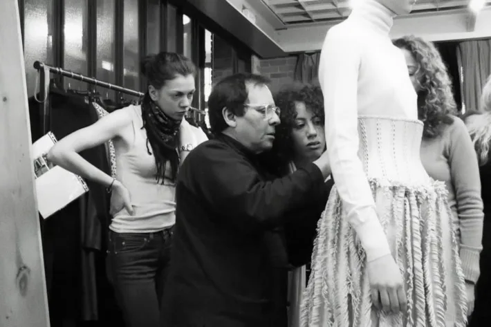 Nhà thiết kế đại tài Azzedine Alaïa qua đời Nhà thiết kế đại tài Azzedine Alaïa qua đời