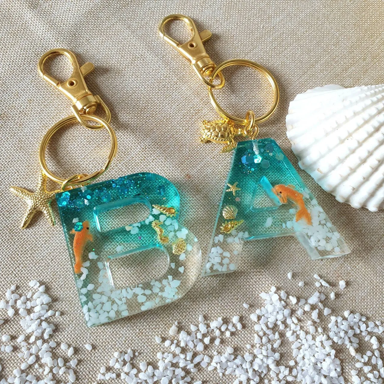 móc khóa làm từ resin