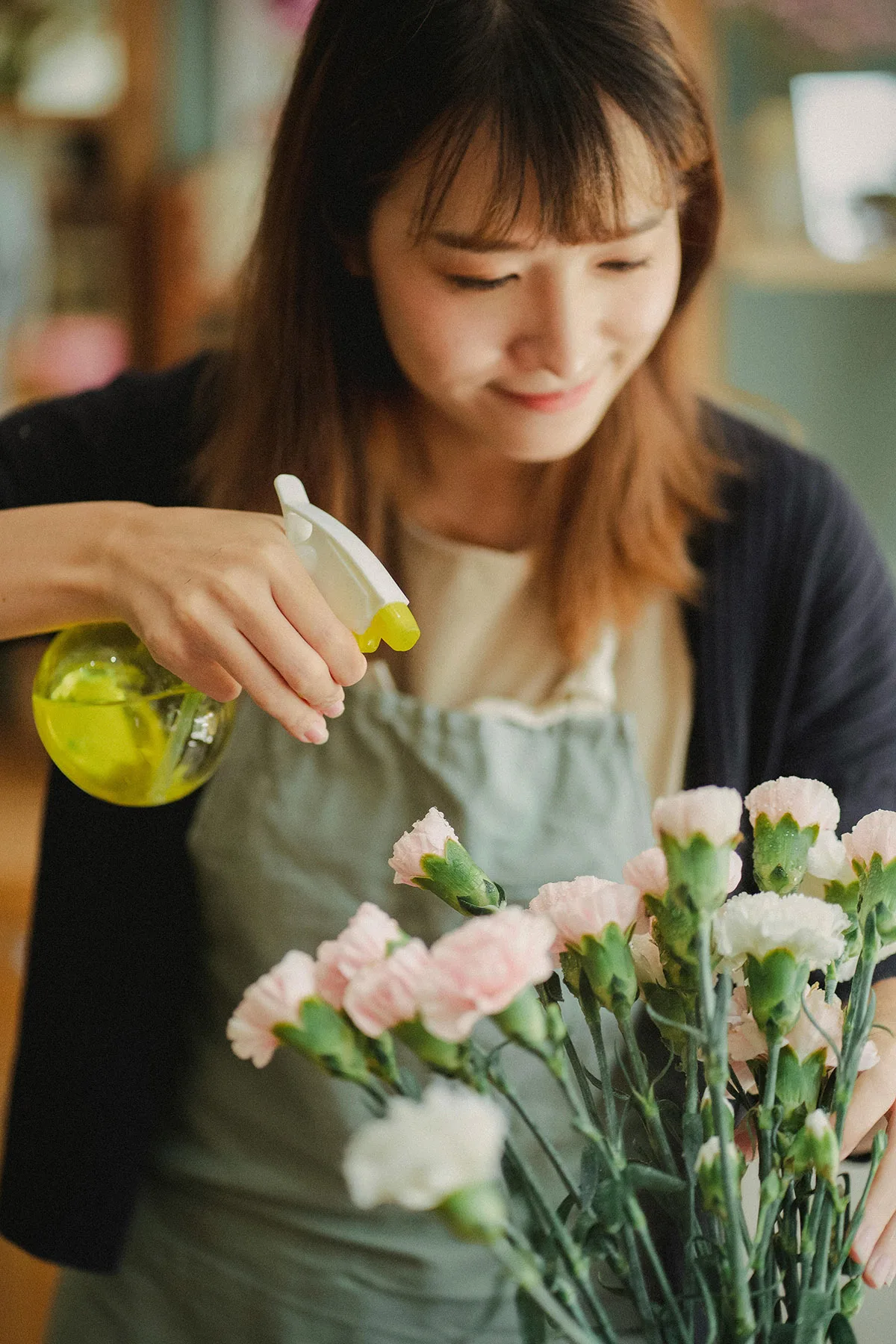 sử dụng nước dưỡng hoa tươi