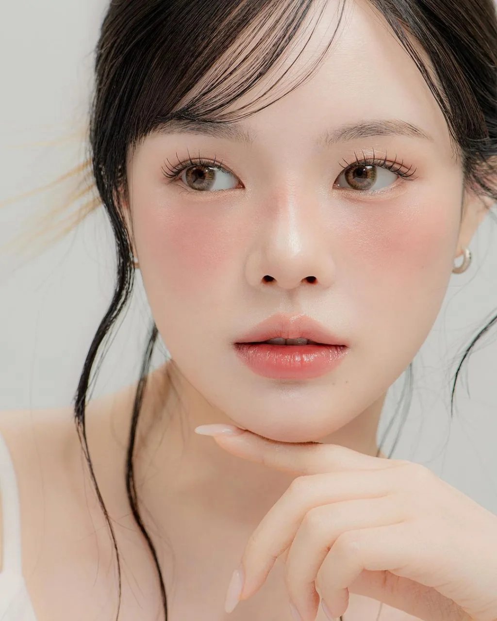 Phong cách trang điểm Igari đang được ưa chuộng. Phong cách trang điểm Igari đang được ưa chuộng.