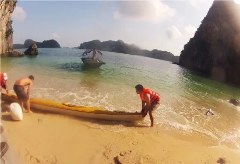 Phong cảnh biển nhìn từ Lều