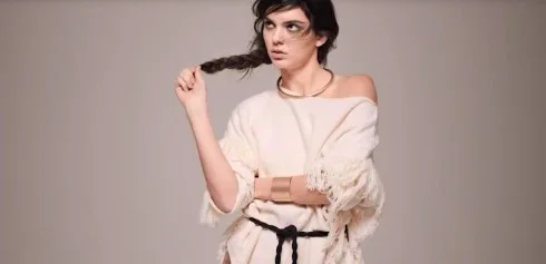 Kendall Jenner trong bộ sưu tập tháng 2 của Mango.