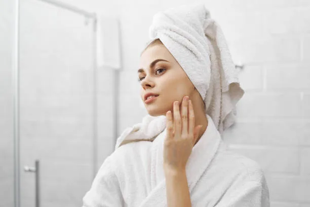 Chăm sóc da Niacinamide được biết đến với khả năng làm giảm sắc tố da và giúp làm đều màu da