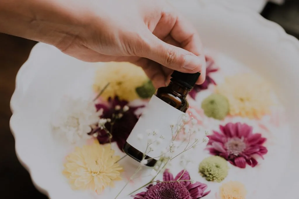 dầu chiết xuất từ hoa cúc vạn thọ chống kích ứng