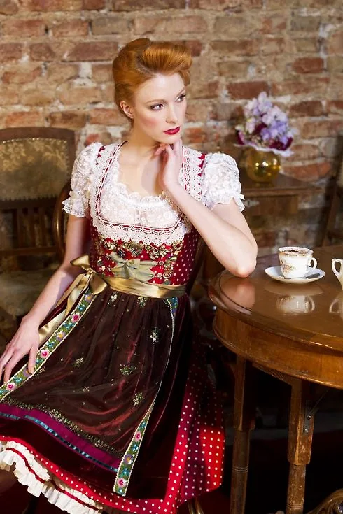 Dirndl còn được gọi là Landhausmode 10 trang phục truyền thống quyến rũ của phụ nữ trên thế giới - ELLE VN