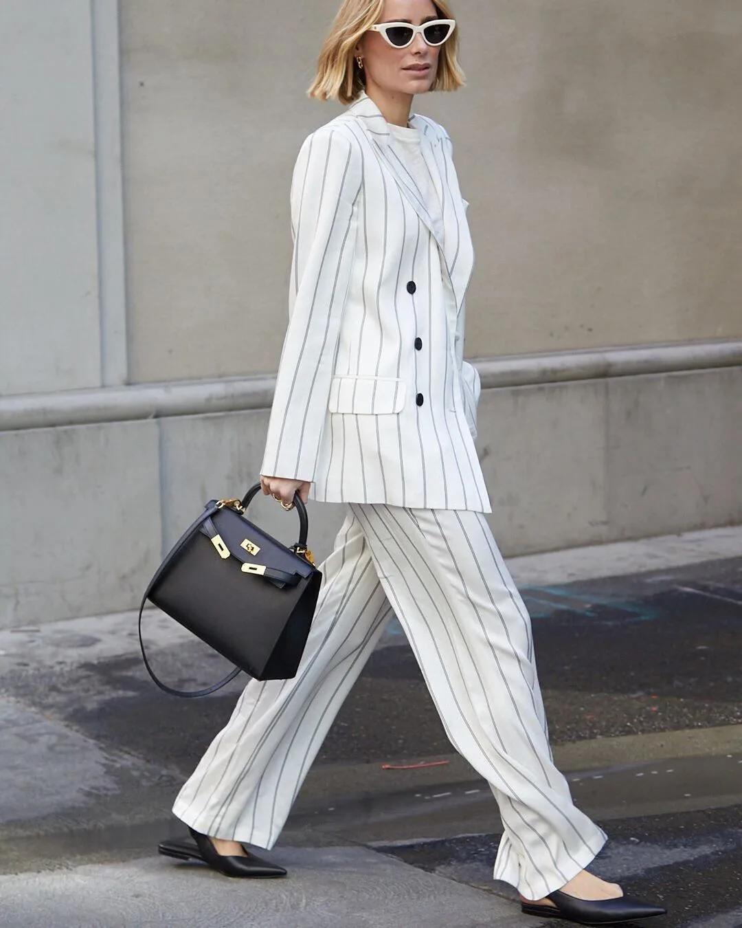 cách phối đồ tăng chiều cao bộ suit kẻ sọc giày bệt
