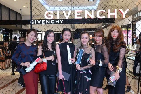 Givenchy ra mắt Flagship store đầu tiên tại Diamond Plaza ELLE VN