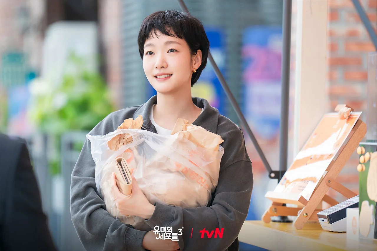 tạo hình nữ diễn viên kim go eun khi vào vai nữ chính yumi trong phim mới yumi's cells 3