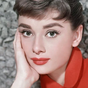 Trang điểm mịn lì: vì sao luôn là cách makeup được ưa chuộng mùa cuối năm?