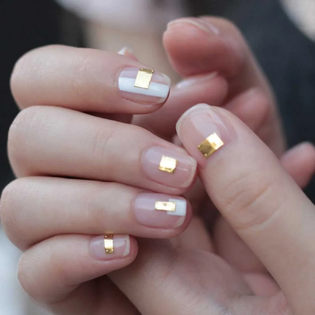 mẫu vẽ móng tay cuối năm - gold mẫu vẽ móng tay cuối năm - gold